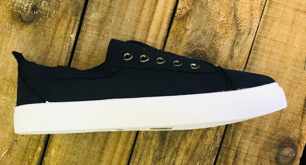 Black Canvas Sneaks