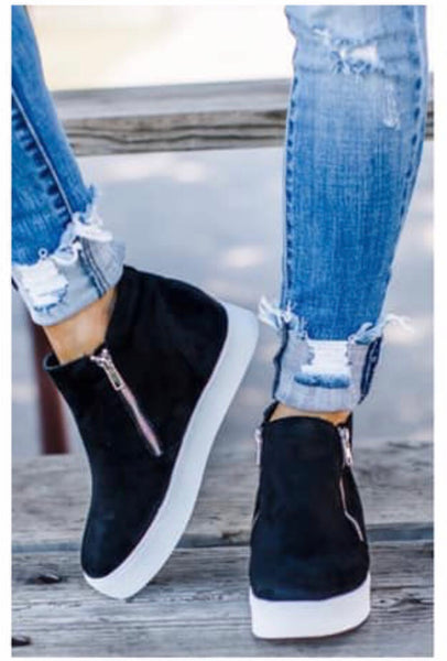 Black Sneaks with Side Zipper