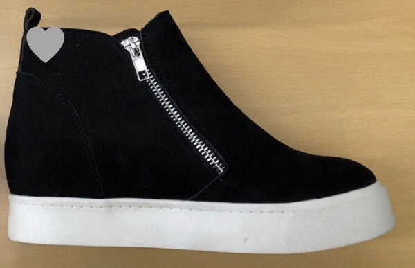 Black Sneaks with Side Zipper